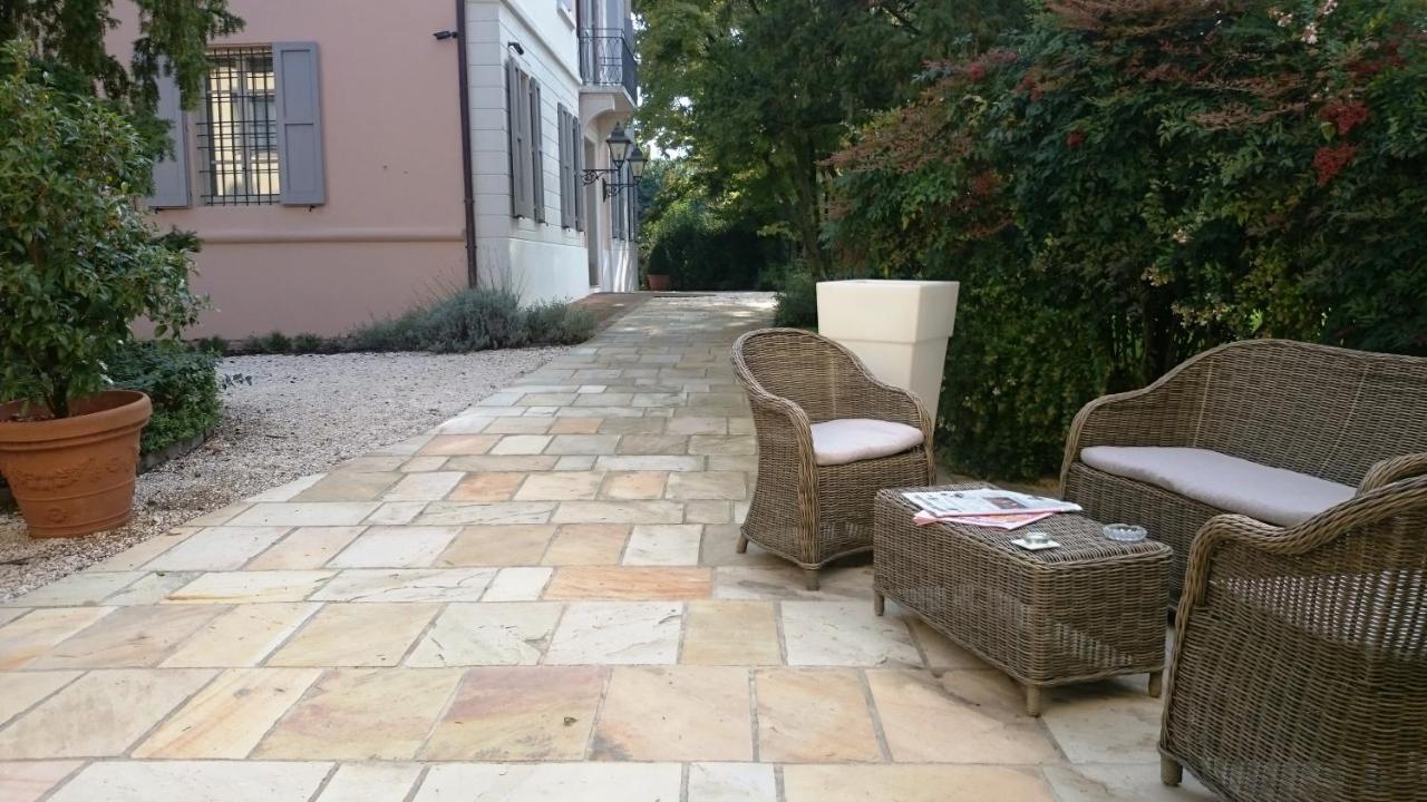 Hotel Villa Nabila Reggiolo Exterior foto